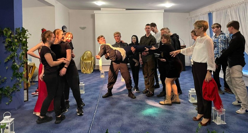 Jolanta Strzelka, nauczycielka i twórczyni teatru w Ekonomiku odchodzi na emeryturę