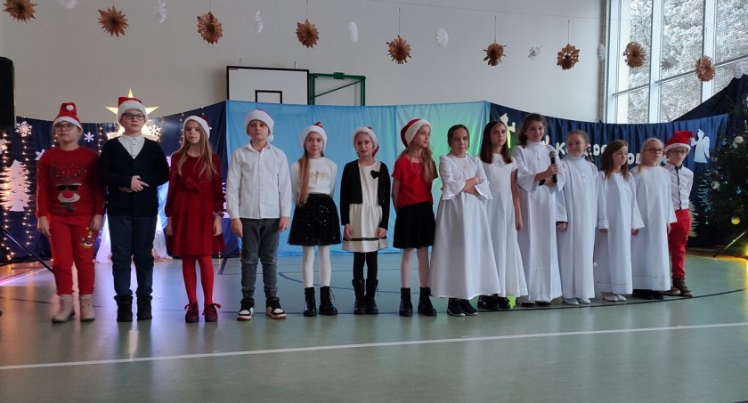 W Kaliskach Kościerskich świąteczny kiermasz połączyli ze szczytnym celem
