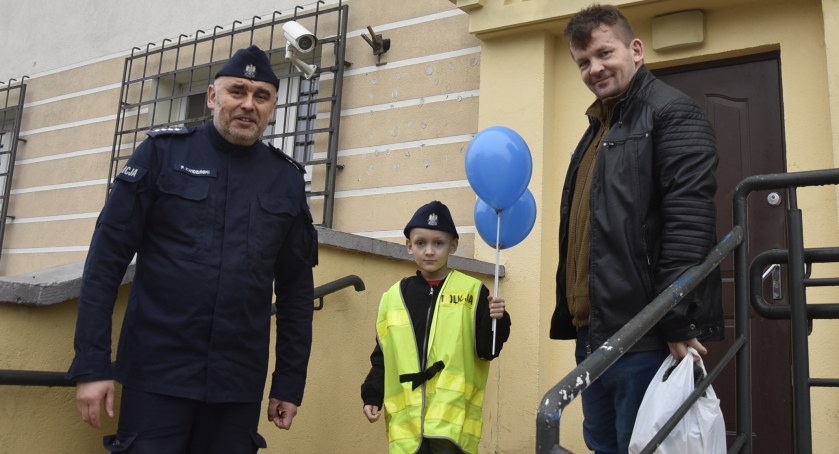 6-letni Arek walczy z rakiem -  policjanci spełnili jego marzenie  