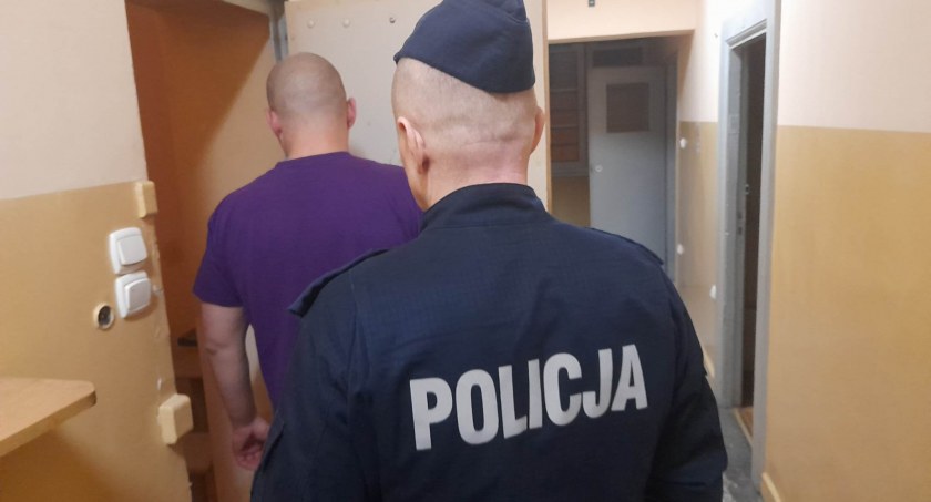 Kościerzyna. 36-latek z 1.800 porcjami narkotyków i bronią