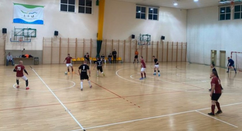 Siódma kolejka kościerskiej halówki