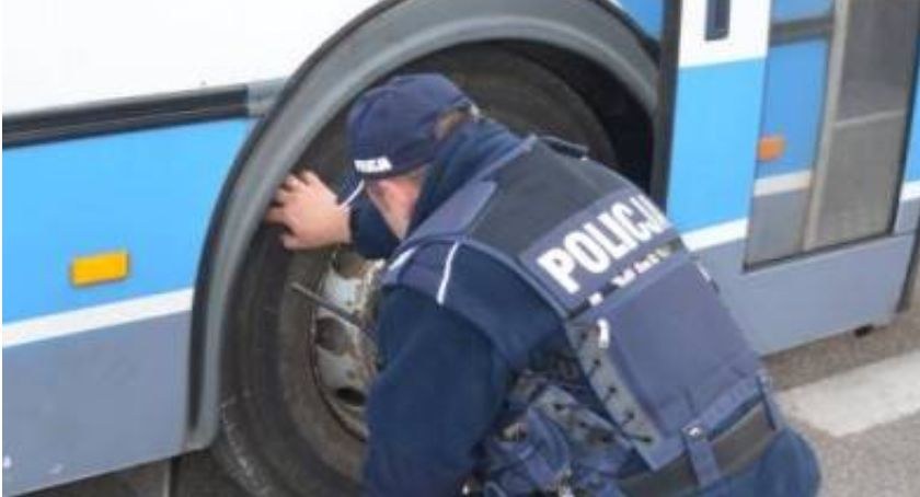 Policjanci skontrolowali autobusy 