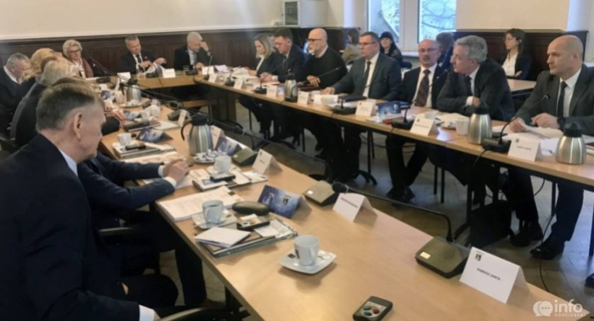 XLIV sesja Rady Powiatu Kościerskiego - program