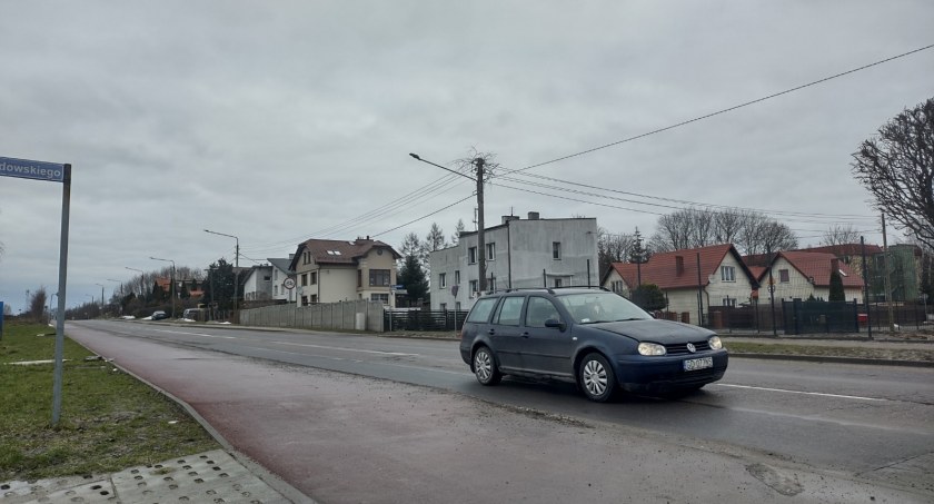 Ścieżki rowerowe w gminie i mieście. Kiedy mieszkańcy doczekają się zakończenia prac?