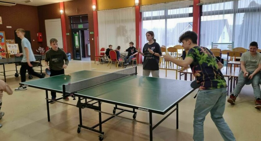 Sportowa rywalizacja w Ośrodku Kultury w Dziemianach