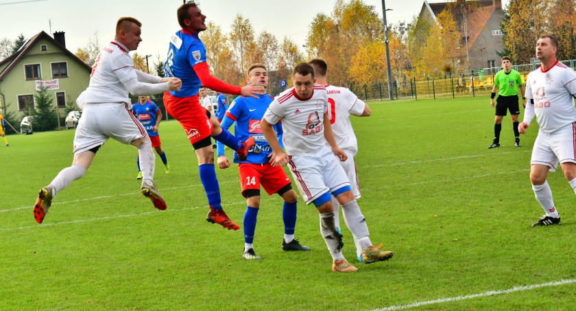 Piłka nożna. Podwójne derby powiatu kościerskiego