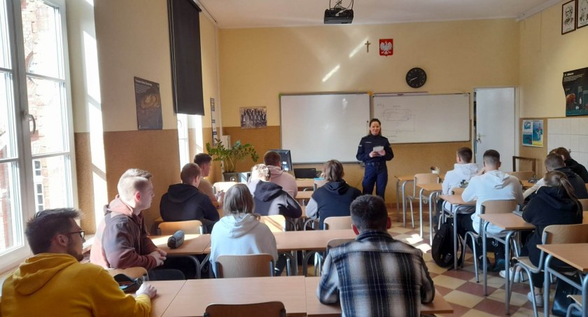 Kościerzyna. O odpowiedzialności karnej z maturzystami 