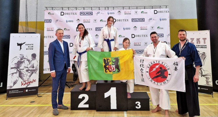 Sześć medali karateków Inazumy z Karsina podczas zawodów w Bytowie