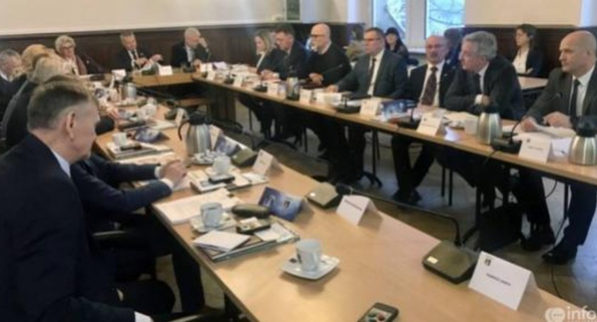 XLVII sesja Rady Powiatu Kościerskiego - program
