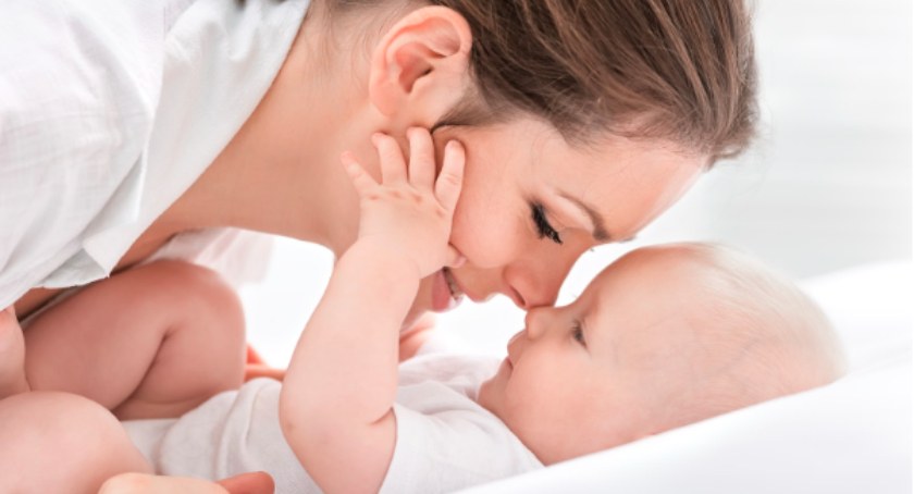 Najlepsze uniwersalne kosmetyki dla niemowląt i ich mam – ranking TOP 5