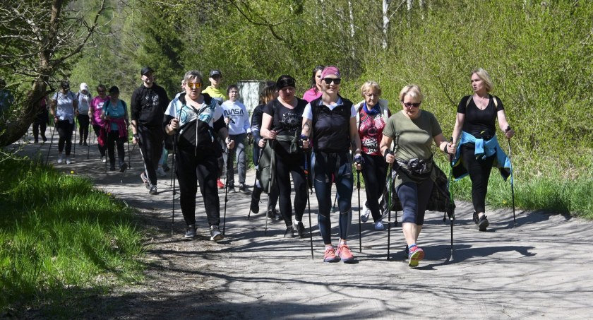 Wiosenny Marsz Nordic Walking w Nowych Polaszkach