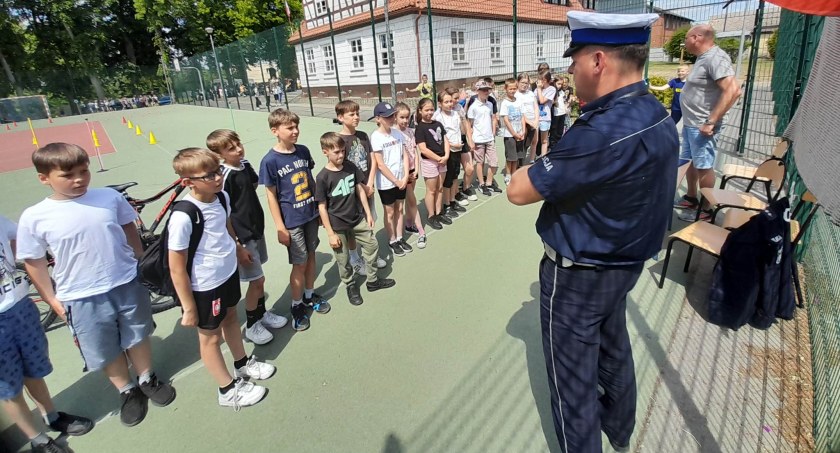 Kościerzyna. Policjanci na egzaminie na kartę rowerową