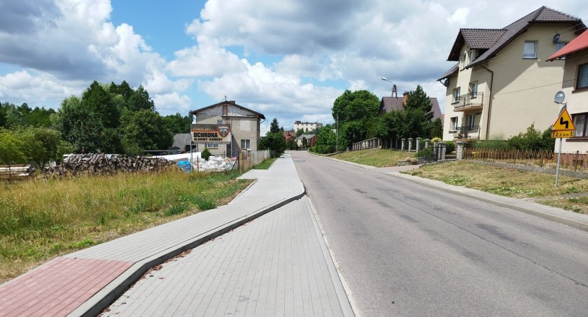 Nowe chodniki w Wielu poprawią bezpieczeństwo