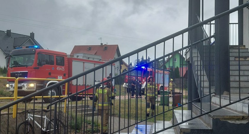 Kościerzyna. Mężczyzna chce wysadzić budynek socjalny - trwają negocjacje
