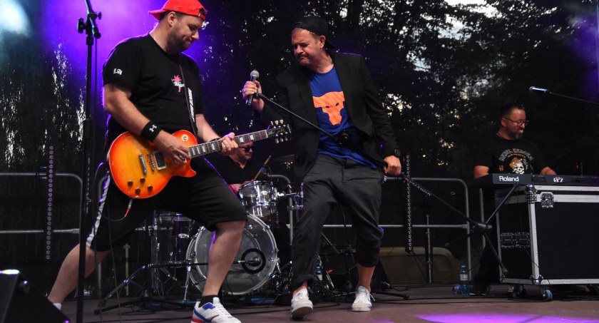 Fantastyczny koncert Tomasza Karolaka z zespołem Pączki w Tłuszczu