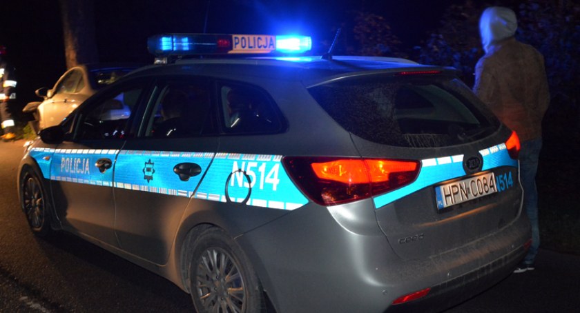 Stracił panowanie nad pojazdem i uderzył w konar drzewa - ranna 23-latka