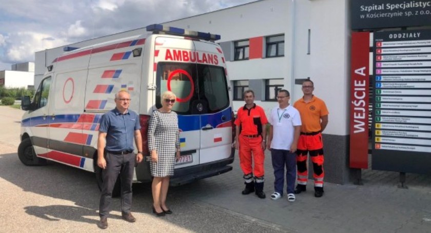 Szpital przekazał specjalistyczną karetkę na rzecz Ukrainy