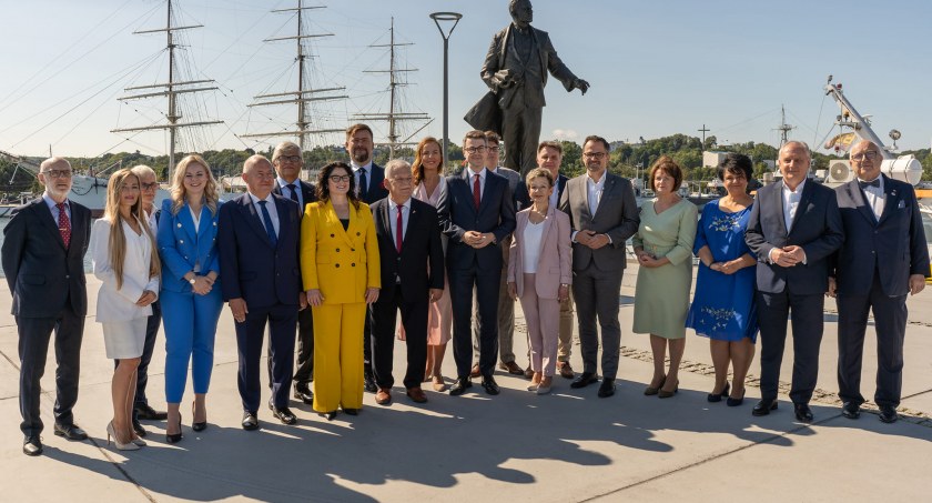 PiS zaprezentował kandydatów do Sejmu i Senatu
