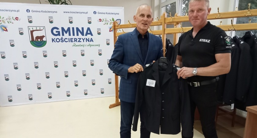 Nowe mundury dla strażaków z gminy Kościerzyna