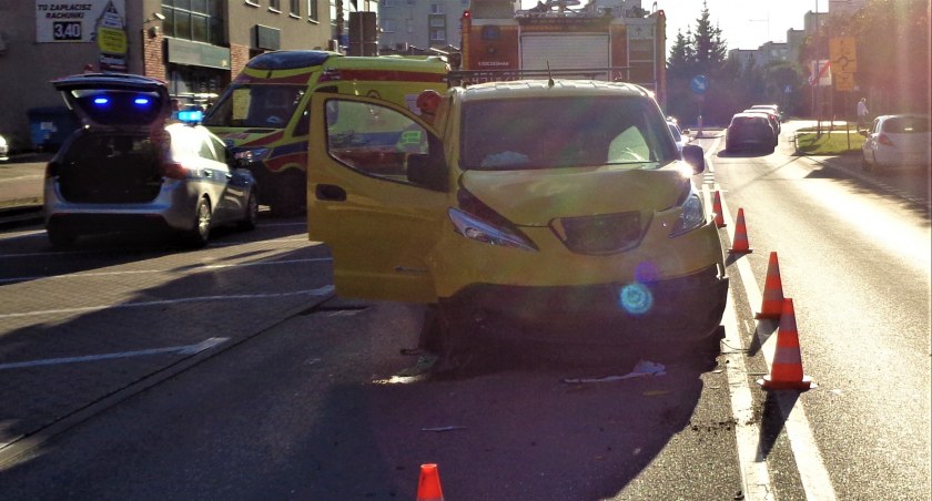 Kościerzyna. Zderzenie toyoty z nissanem 