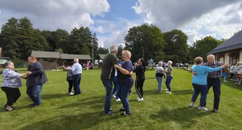Seniorzy z gminy Kościerzyna biesiadowali w Loryńcu