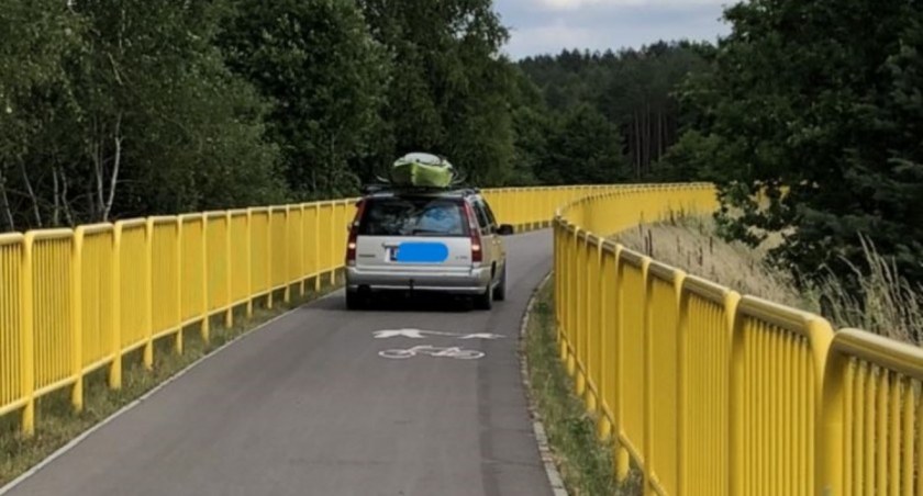 Ukarana za jazdę autem po ścieżce rowerowej