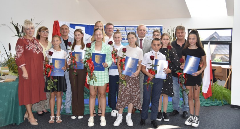 Stypendia dla najlepszych uczniów z gminy Nowa Karczma
