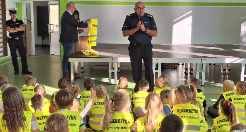 Policjanci odwiedzili najmłodszych z kościerskiej 