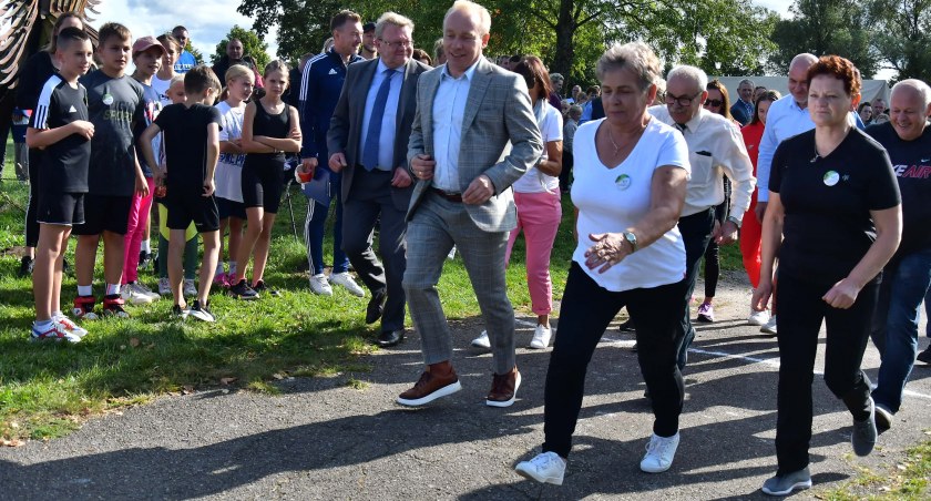Bieg Mazurka Dąbrowskiego w Będominie. Setki biegaczy na starcie