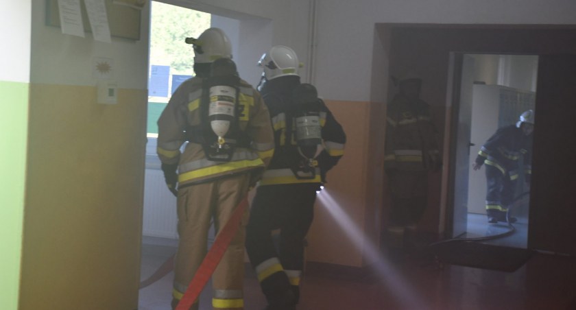 Dzieci ewakuowane ze Szkoły Podstawowej w Liniewie