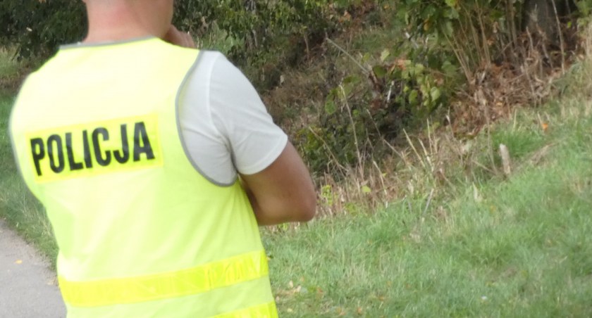 Policjanci pracowali na miejscu śmiertelnego wypadku w Wysinie