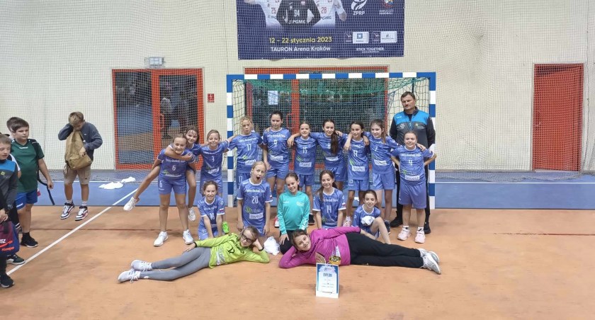 Świetny występ szczypiornistek z Lipusza na turnieju w Krakowie