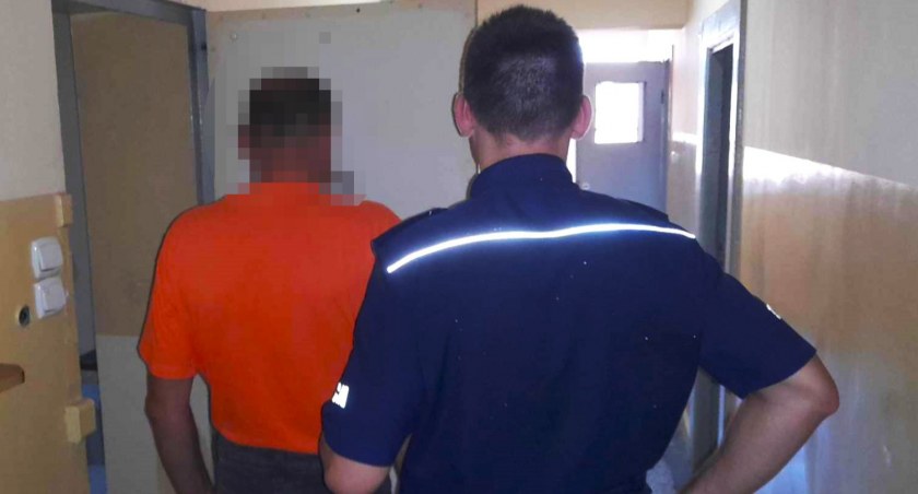 Poszukiwani listami gończymi w rękach policji