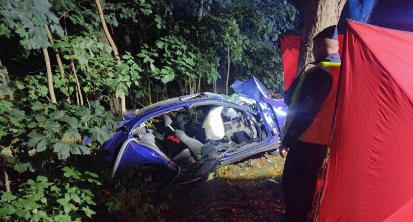 Śmiertelny wypadek w Grabówku. Nie żyje 16-latek i 18-letni kierowca