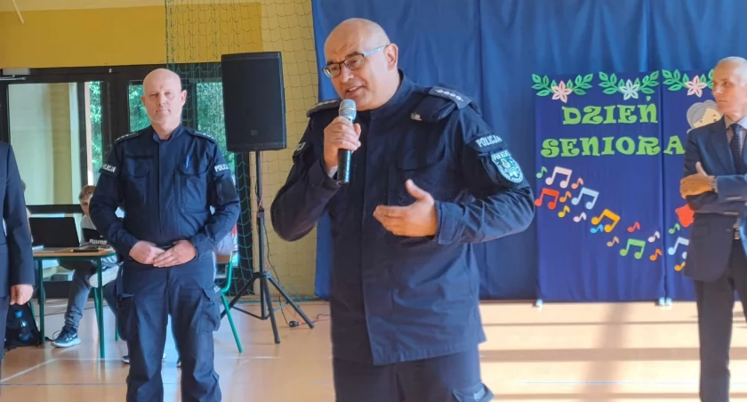 Policjanci spotkali się z seniorami w Łubianie