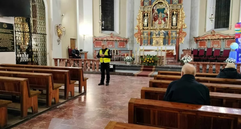 Policjanci zorganizowali debatę dla seniorów