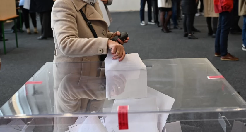 W mieście Kościerzyna wygrało KO, w gminie PiS