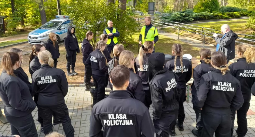 Policjanci opowiedzieli młodzieży o swojej pracy