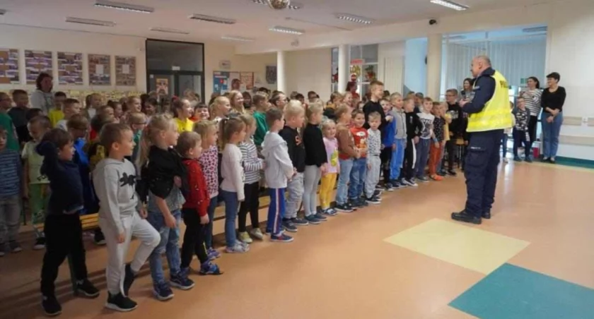 Policjanci spotkali się z najmłodszymi i mówili o bezpieczeństwie