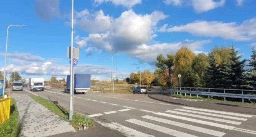 Na feralnym przejściu w Kaliskach Kościerskich pojawi się sygnalizacja świetlna?