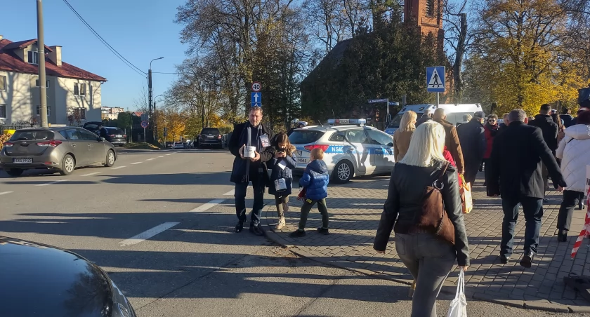 Wszystkich Świętych. Mieszkańcy odwiedzają groby swoich bliskich