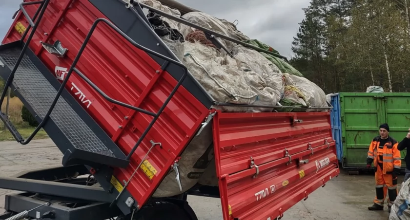 Z gospodarstw rolnych zebrano prawie 30 ton odpadów