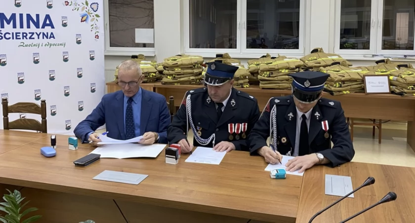 Nowe ubrania dla strażaków z gminy Kościerzyna