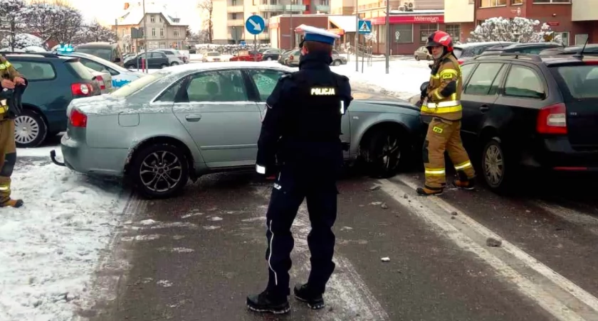 Kościerzyna. Zderzenie audi ze skodą na ulicy Staszica