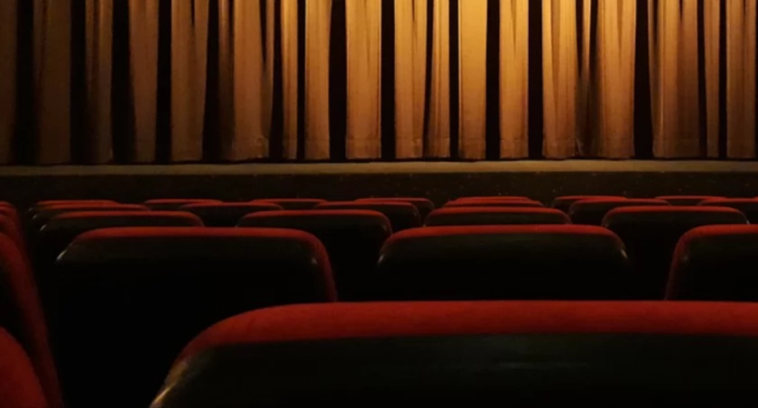Dziemiany. Wyjazd seniorów na film 