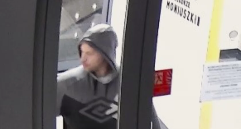 Policja poszukuje sprawcy uszkodzenia samochodu 
