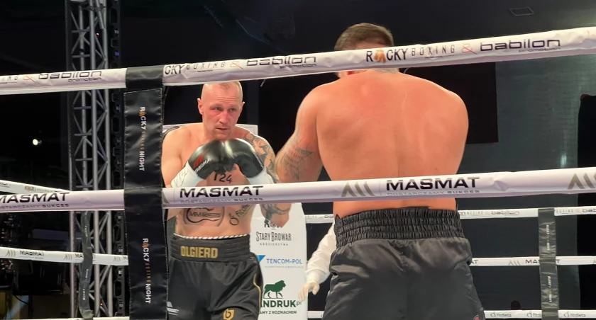 Pięściarska gala w Kościerzynie. W walce wieczoru Nikodem Jeżewski pokonał Jakuba Sosińskiego