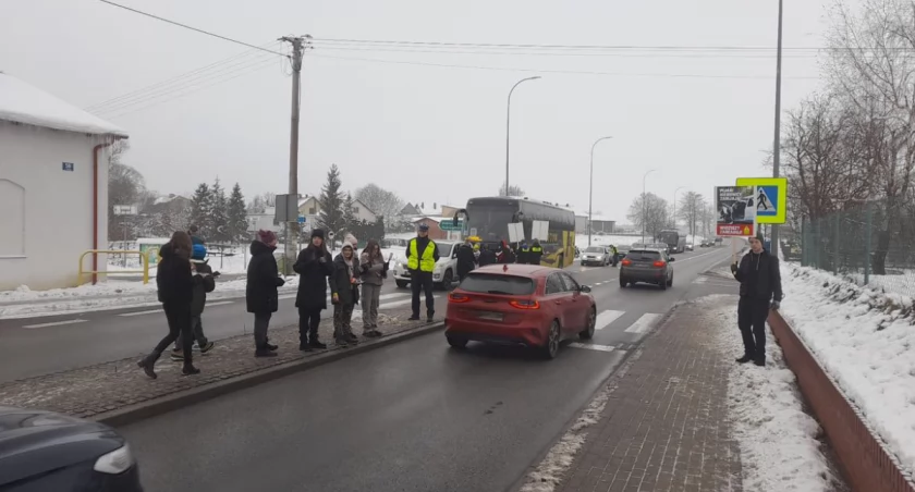 Gdy zginę przez Ciebie, co powiesz mojej mamie? Wyjątkowa akcja dzieci, policji i samorządu