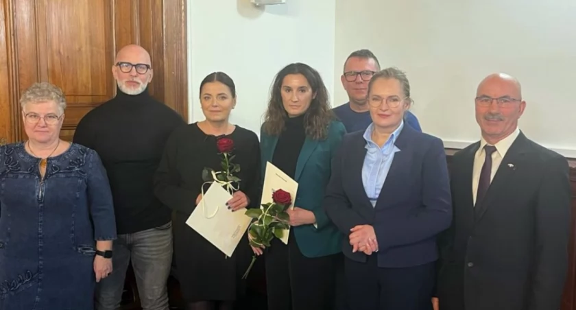 Nauczycielskie awanse. Dwie nauczycielki odebrały akty mianowania