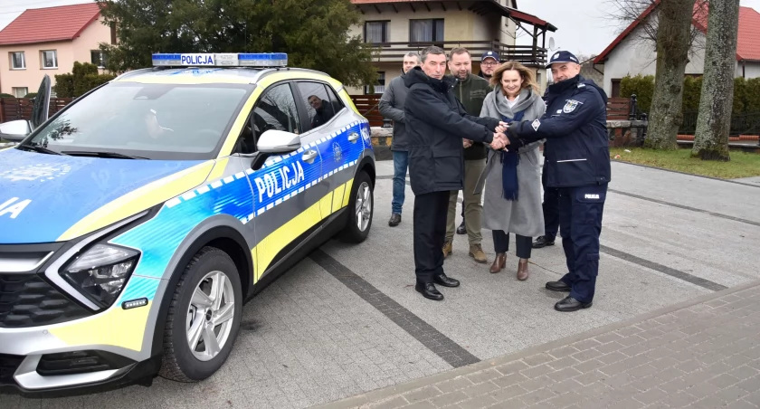 Nowy radiowóz trafił do Posterunku Policji w Karsinie